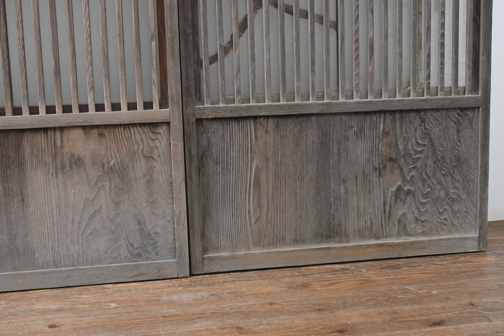 アンティーク建具　昭和初期　裏障子と裏ガラスを組み込んだ古い木味の格子戸3枚セット　(R-083475)