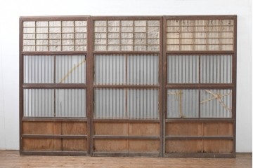 アンティーク建具　昭和初期　裏障子と裏ガラスを組み込んだ古い木味の格子戸3枚セット　(R-083475)