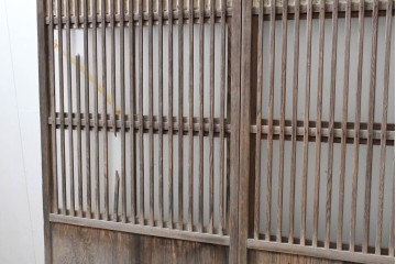 アンティーク建具　昭和初期　裏障子と裏ガラスを組み込んだ古い木味の格子戸3枚セット　(R-083475)