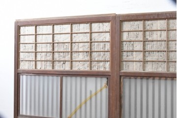 アンティーク建具　昭和初期　裏障子と裏ガラスを組み込んだ古い木味の格子戸3枚セット　(R-083475)