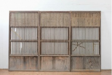 アンティーク建具　昭和初期　裏障子と裏ガラスを組み込んだ古い木味の格子戸3枚セット　(R-083475)