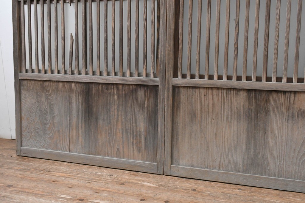 アンティーク建具　昭和初期　裏障子と裏ガラスを組み込んだ古い木味の格子戸3枚セット　(R-083475)