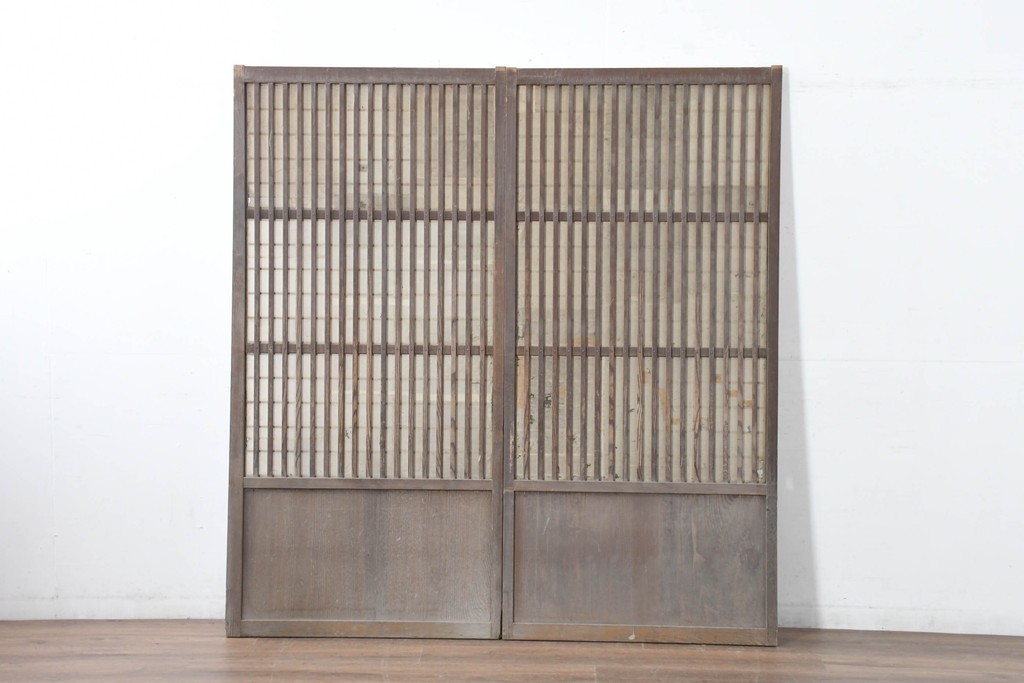 アンティーク建具　明治大正期　古い木味が魅力の裏障子付き格子戸2枚セット　(R-083478)
