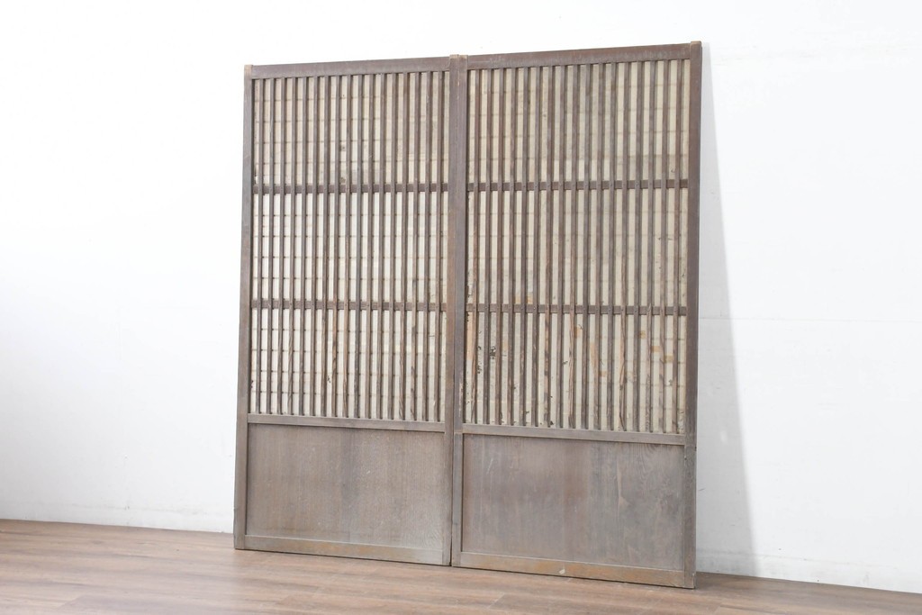 アンティーク建具　明治大正期　古い木味が魅力の裏障子付き格子戸2枚セット　(R-083478)