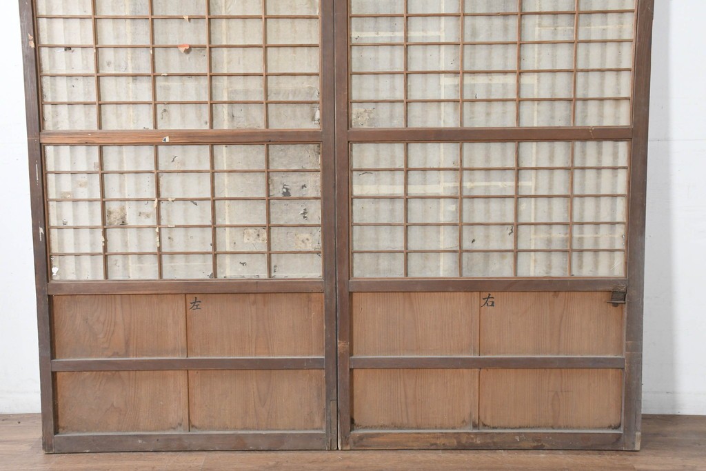 アンティーク建具　明治大正期　古い木味が魅力の裏障子付き格子戸2枚セット　(R-083478)