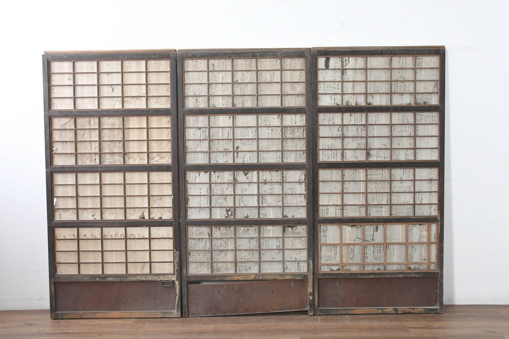 アンティーク建具　明治期　味わいのある木味の裏障子付き格子戸3枚セット　(R-083480)