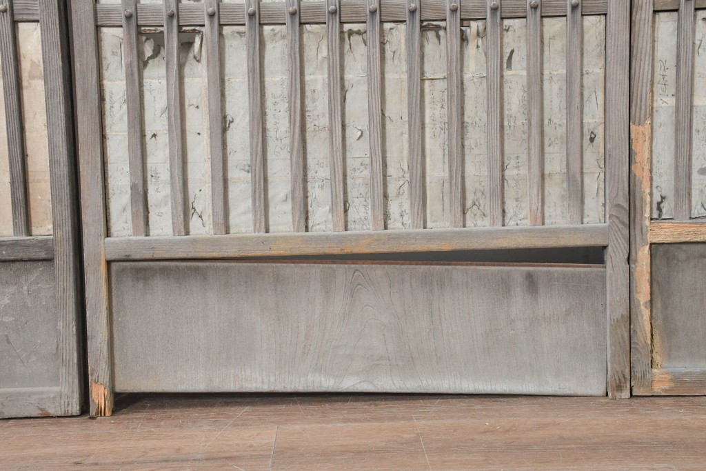 アンティーク建具　明治期　味わいのある木味の裏障子付き格子戸3枚セット　(R-083480)