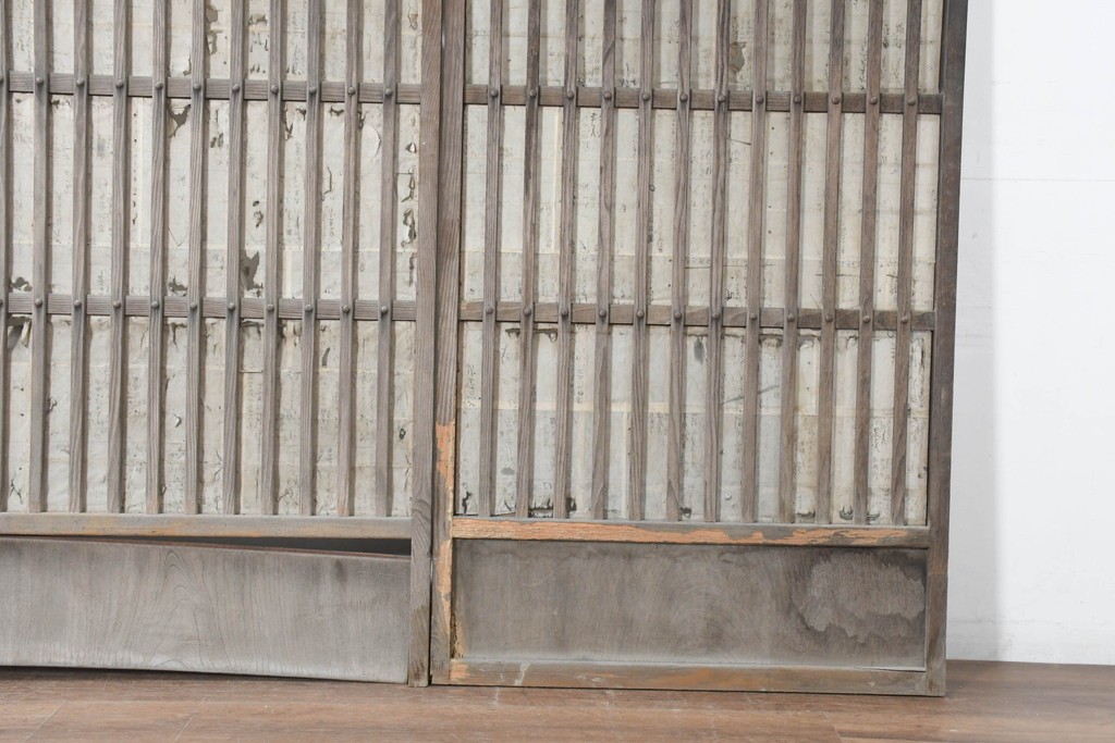 アンティーク建具　明治期　味わいのある木味の裏障子付き格子戸3枚セット　(R-083480)