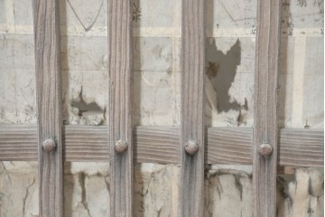 アンティーク建具　明治期　味わいのある木味の裏障子付き格子戸3枚セット　(R-083480)