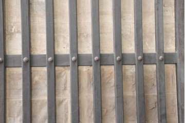 アンティーク建具　明治期　味わいのある木味の裏障子付き格子戸3枚セット　(R-083480)