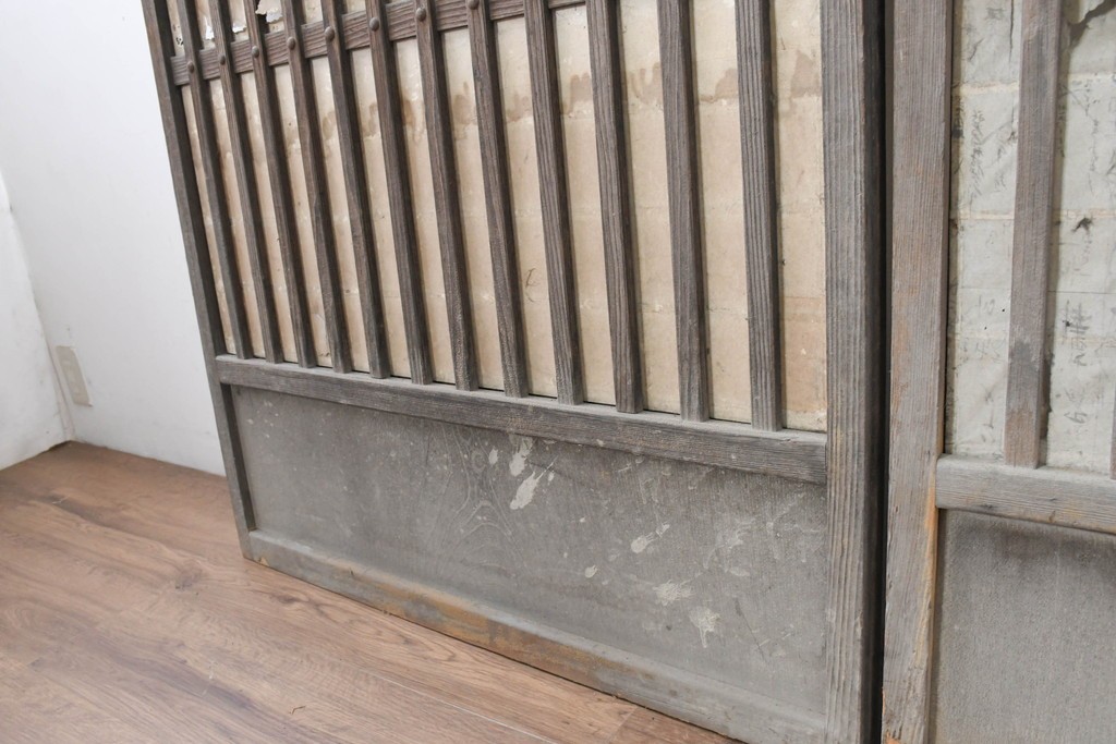 アンティーク建具　明治期　味わいのある木味の裏障子付き格子戸3枚セット　(R-083480)