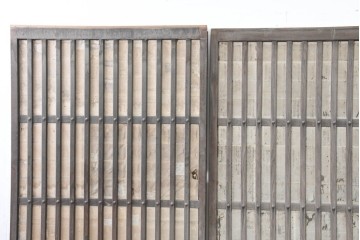 アンティーク建具　明治期　味わいのある木味の裏障子付き格子戸3枚セット　(R-083480)