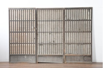 アンティーク建具　明治期　味わいのある木味の裏障子付き格子戸3枚セット　(R-083480)