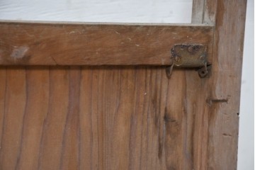 アンティーク建具　昭和初期　ガラス面を大きくとった素朴な引き戸1枚　(R-083482)