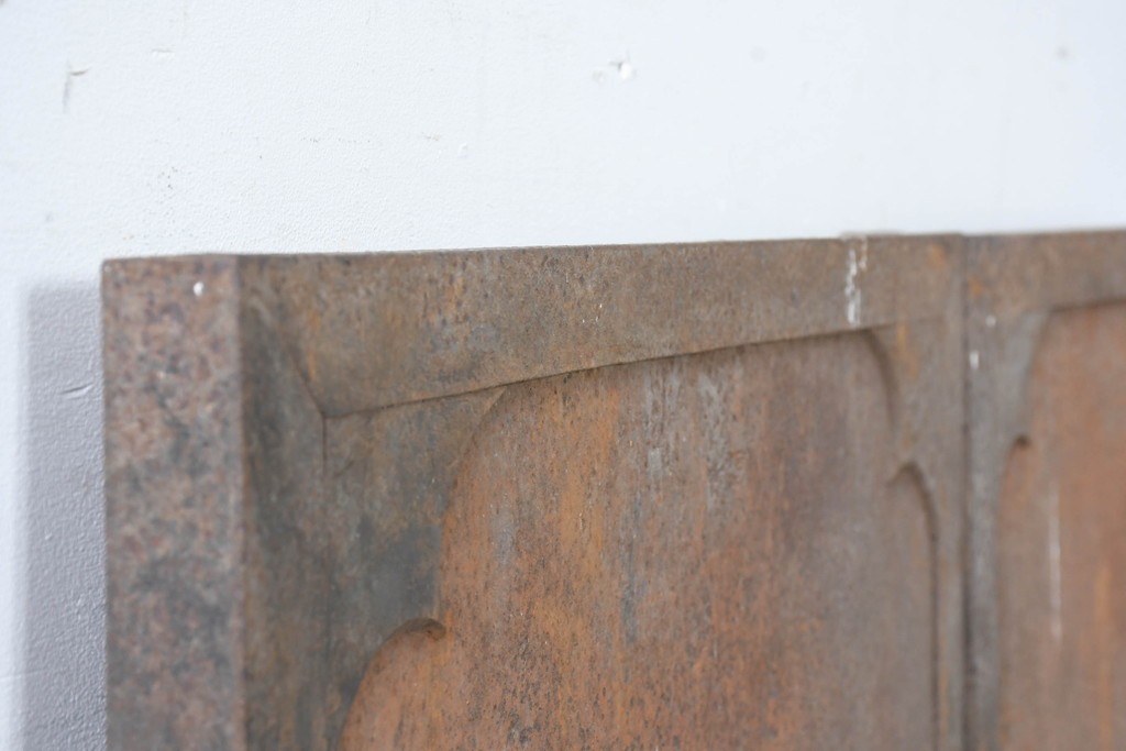 和製アンティーク　明治大正期　引き手の意匠が特徴の重厚な両開き鉄扉窓2枚(1対)セット　(R-083487)