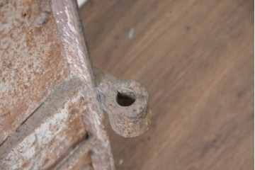 和製アンティーク　明治大正期　引き手の意匠が特徴の重厚な両開き鉄扉窓2枚(1対)セット　(R-083487)