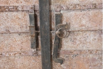 和製アンティーク　明治大正期　引き手の意匠が特徴の重厚な両開き鉄扉窓2枚(1対)セット　(R-083487)