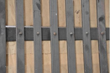 アンティーク建具　シンプルでありながらも奥ゆかしい日本の美を感じさせる格子戸1枚(引き戸、障子戸)(リペア時障子は張りません)(R-083489)