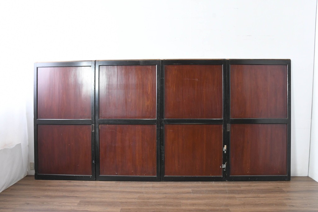 アンティーク建具　明治大正期　重厚な木枠の板戸4枚セット　(R-083492)