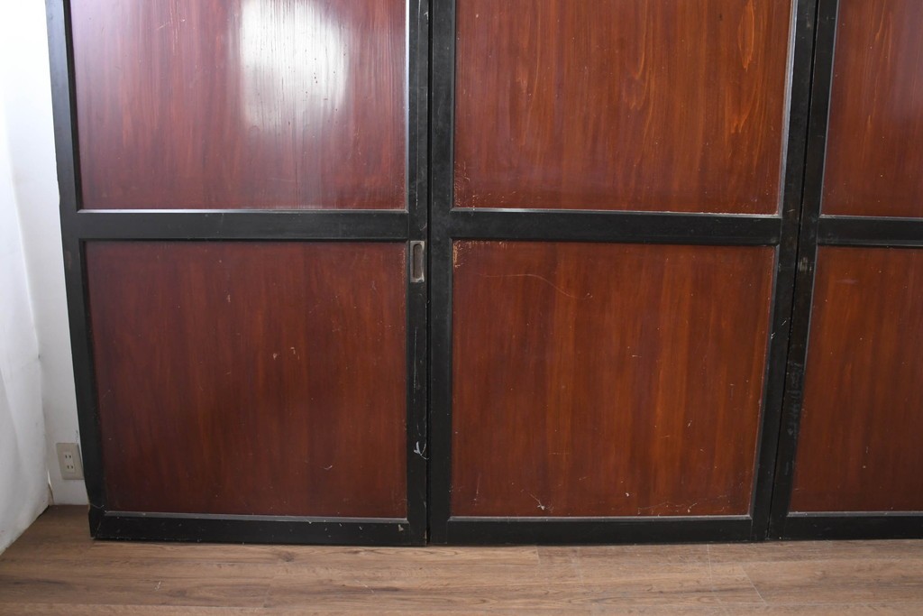 アンティーク建具　明治大正期　重厚な木枠の板戸4枚セット　(R-083492)