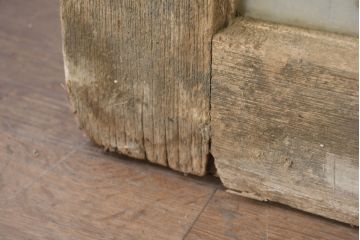 アンティーク建具　空間に抜け感を演出するシンプル木枠ガラス扉1枚(ガラス戸、ドア)(R-083496)