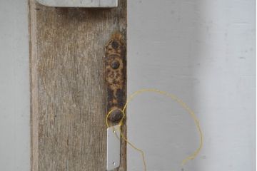 アンティーク建具　空間に抜け感を演出するシンプル木枠ガラス扉1枚(ガラス戸、ドア)(R-083496)