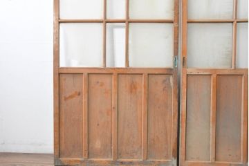 アンティーク建具　使い込まれた風合いが味わい深いモールガラスがアクセントのガラス戸2枚セット(引き戸)(R-083502)