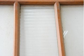 アンティーク建具　使い込まれた風合いが味わい深いモールガラスがアクセントのガラス戸2枚セット(引き戸)(R-083502)