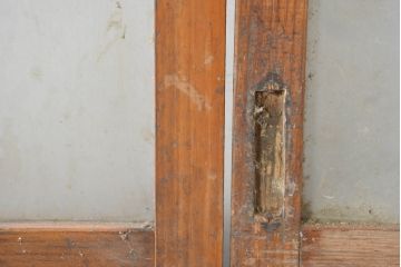 アンティーク建具　使い込まれた風合いが味わい深いモールガラスがアクセントのガラス戸2枚セット(引き戸)(R-083502)