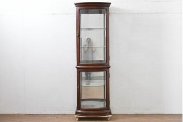中古　美品　イタリア　ラ・カーサ(LA CASA)　モダンデザインでコレクションや雑貨を美しく魅せる曲げガラス入り縦型キャビネット(戸棚、ガラスケース、ショーケース、ディスプレイケース、飾り棚、陳列棚、店舗什器)(R-083504)