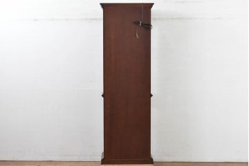 中古　美品　イタリア　ラ・カーサ(LA CASA)　モダンデザインでコレクションや雑貨を美しく魅せる曲げガラス入り縦型キャビネット(戸棚、ガラスケース、ショーケース、ディスプレイケース、飾り棚、陳列棚、店舗什器)(R-083504)