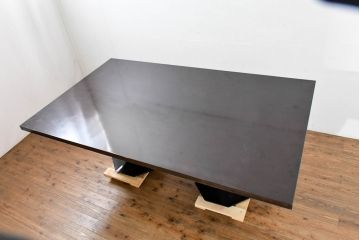 中古　高級品　格式を感じさせる佇まい　高級感ただよう放射状の木目の大きな4人掛けダイニングテーブル(食卓、6人掛け、6P、4P、作業台)(R-083505)
