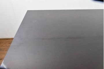 中古　高級品　格式を感じさせる佇まい　高級感ただよう放射状の木目の大きな4人掛けダイニングテーブル(食卓、6人掛け、6P、4P、作業台)(R-083505)