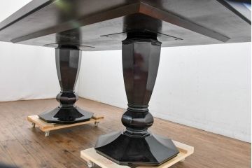 中古　高級品　格式を感じさせる佇まい　高級感ただよう放射状の木目の大きな4人掛けダイニングテーブル(食卓、6人掛け、6P、4P、作業台)(R-083505)