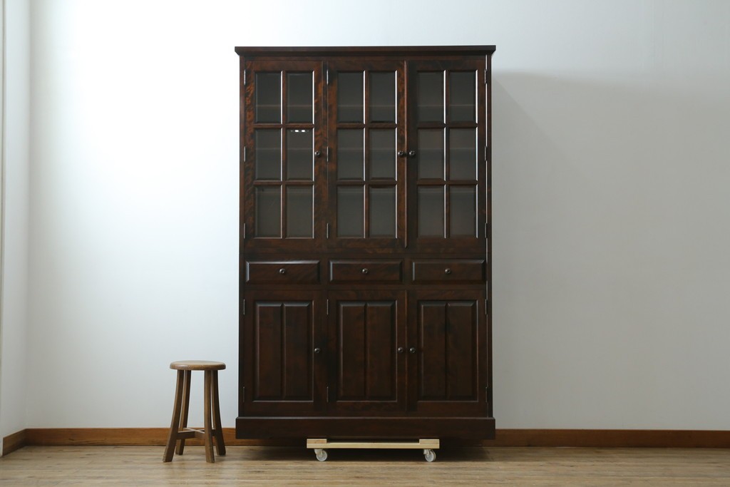 中古　北海道民芸家具　HM165K　高級感漂う上品な佇まいの食器棚　定価約43万円　(R-083506)