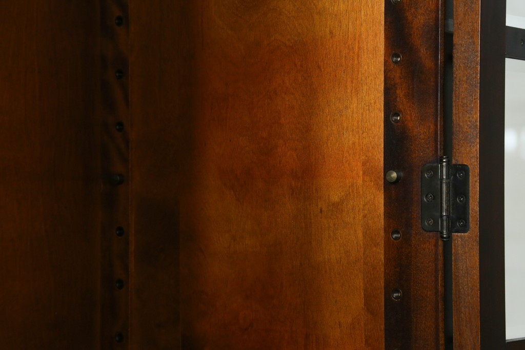 中古　北海道民芸家具　HM165K　高級感漂う上品な佇まいの食器棚　定価約43万円　(R-083506)