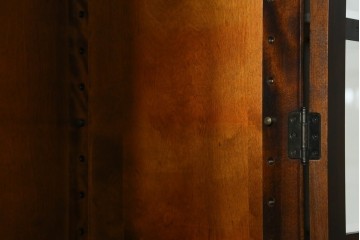 中古　北海道民芸家具　HM165K　高級感漂う上品な佇まいの食器棚　定価約43万円　(R-083506)