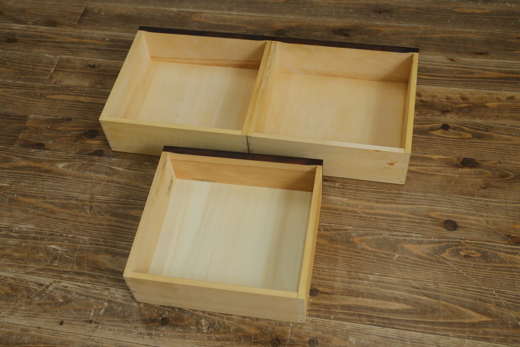 中古　北海道民芸家具　HM165K　高級感漂う上品な佇まいの食器棚　定価約43万円　(R-083506)