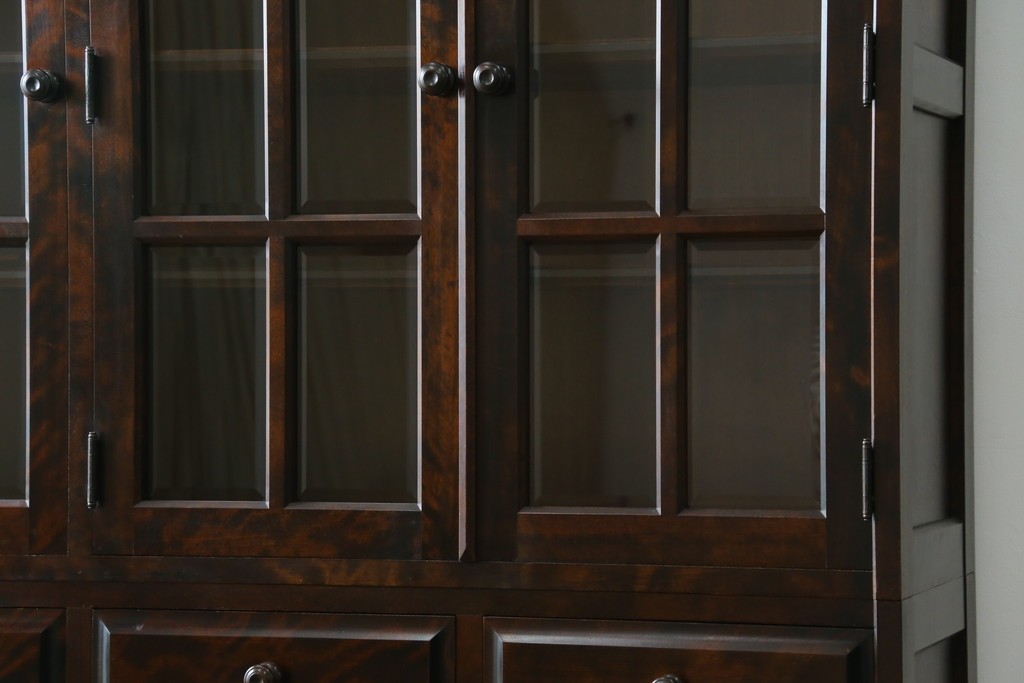中古　北海道民芸家具　HM165K　高級感漂う上品な佇まいの食器棚　定価約43万円　(R-083506)