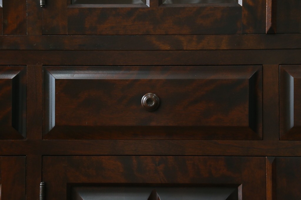 中古　北海道民芸家具　HM165K　高級感漂う上品な佇まいの食器棚　定価約43万円　(R-083506)