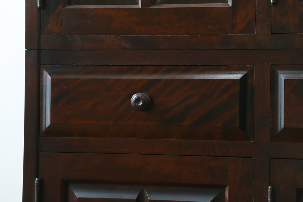 中古　北海道民芸家具　HM165K　高級感漂う上品な佇まいの食器棚　定価約43万円　(R-083506)