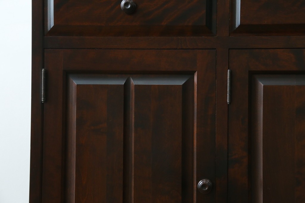 中古　北海道民芸家具　HM165K　高級感漂う上品な佇まいの食器棚　定価約43万円　(R-083506)