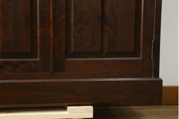 中古　北海道民芸家具　HM165K　高級感漂う上品な佇まいの食器棚　定価約43万円　(R-083506)