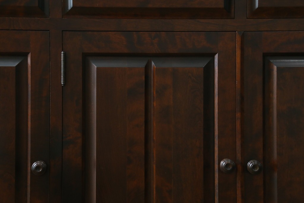 中古　北海道民芸家具　HM165K　高級感漂う上品な佇まいの食器棚　定価約43万円　(R-083506)