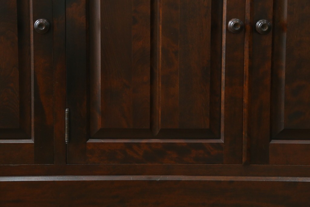 中古　北海道民芸家具　HM165K　高級感漂う上品な佇まいの食器棚　定価約43万円　(R-083506)