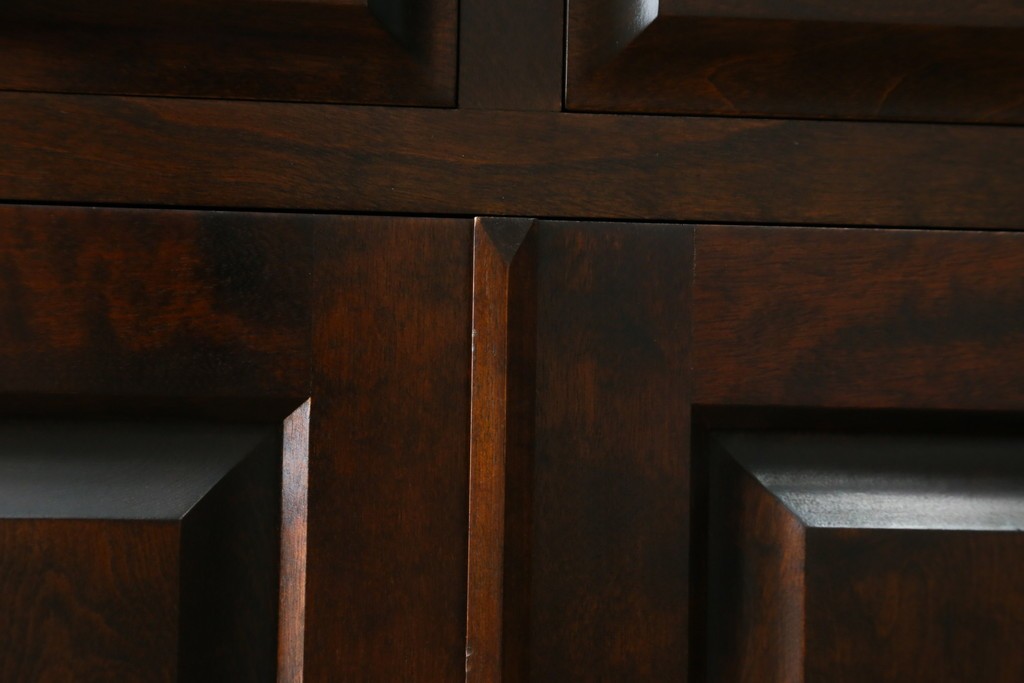 中古　北海道民芸家具　HM165K　高級感漂う上品な佇まいの食器棚　定価約43万円　(R-083506)