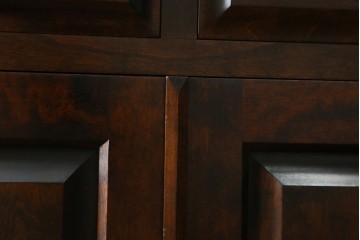 中古　北海道民芸家具　HM165K　高級感漂う上品な佇まいの食器棚　定価約43万円　(R-083506)