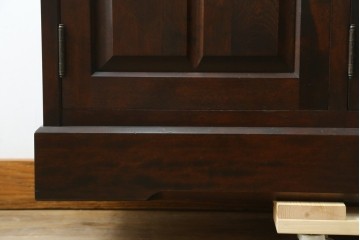 中古　北海道民芸家具　HM165K　高級感漂う上品な佇まいの食器棚　定価約43万円　(R-083506)