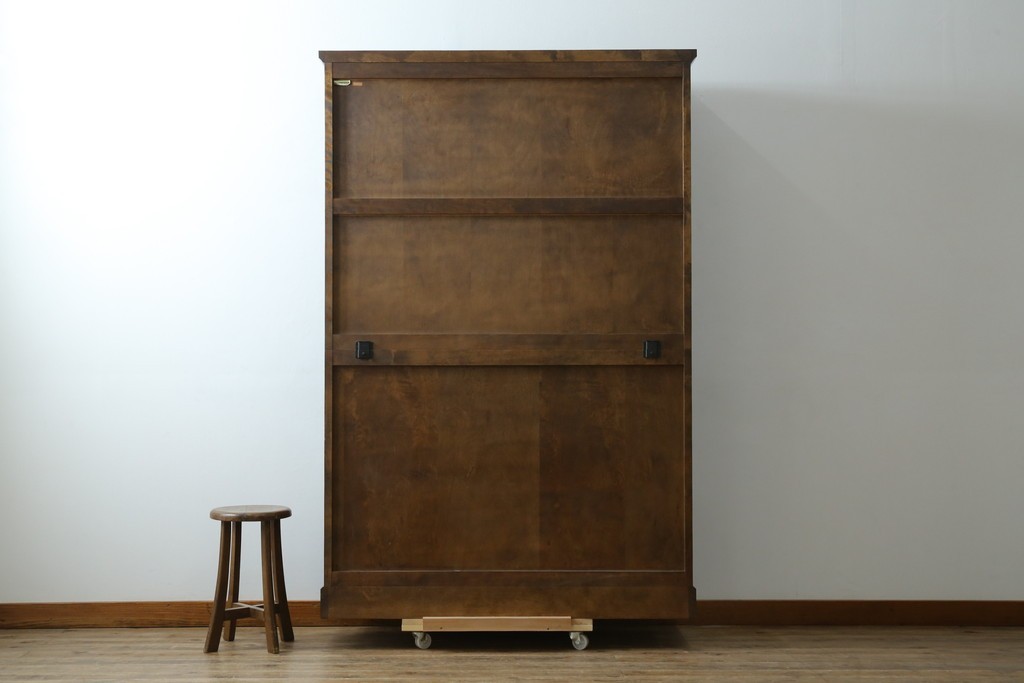 中古　北海道民芸家具　HM165K　高級感漂う上品な佇まいの食器棚　定価約43万円　(R-083506)