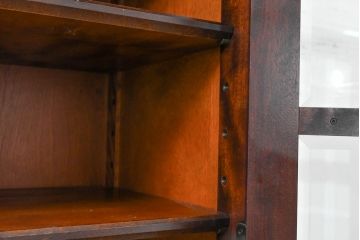 中古　北海道民芸家具　HM165K　高級感漂う上品な佇まいの食器棚(カップボード、キャビネット、収納棚、戸棚、飾り棚、バラ売り可能)(定価約43万円)(R-083506)
